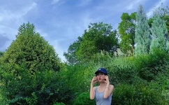 张筱两两腿打开图